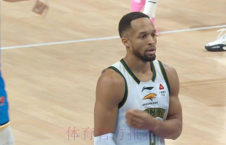 不打了！辽宁男篮被曝裁掉双外援，或输广东队20分以上？